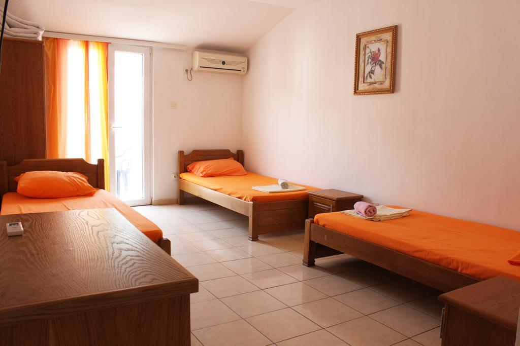 Guesthouse Sun Hostel Budva Bagian luar foto