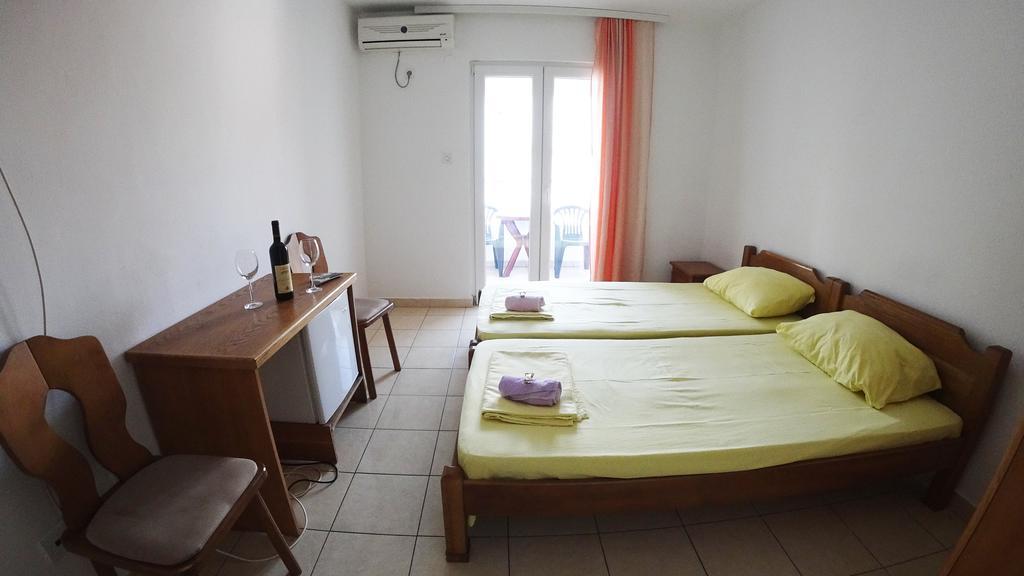 Guesthouse Sun Hostel Budva Bagian luar foto