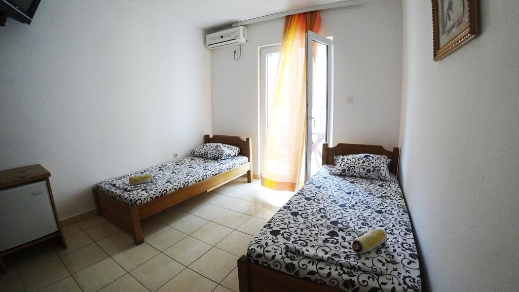 Guesthouse Sun Hostel Budva Bagian luar foto