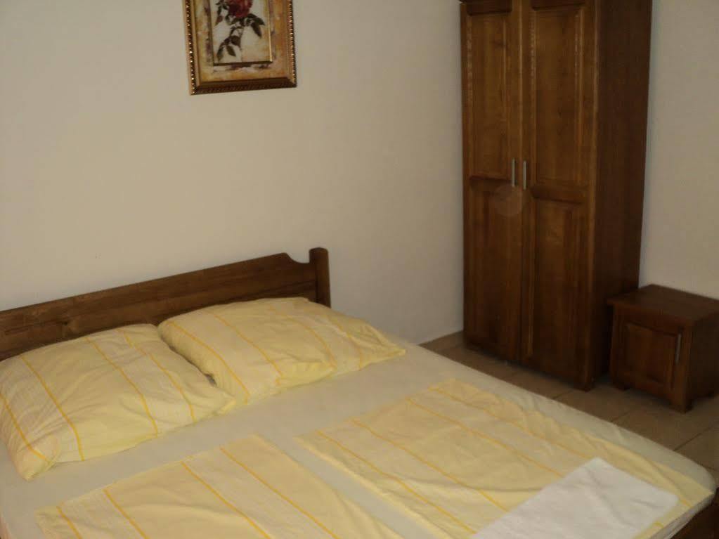 Guesthouse Sun Hostel Budva Bagian luar foto