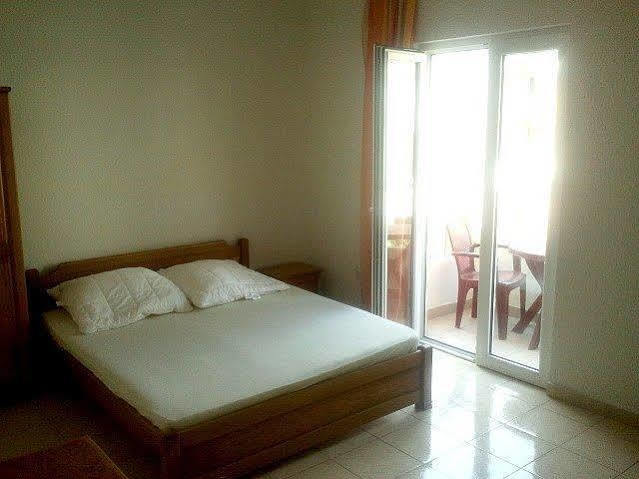 Guesthouse Sun Hostel Budva Bagian luar foto