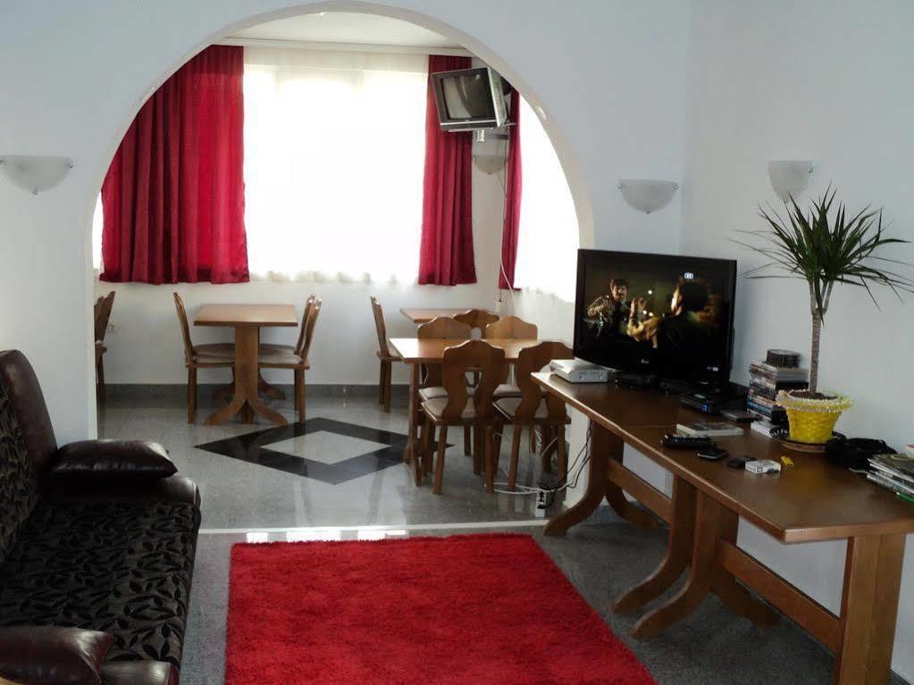 Guesthouse Sun Hostel Budva Bagian luar foto