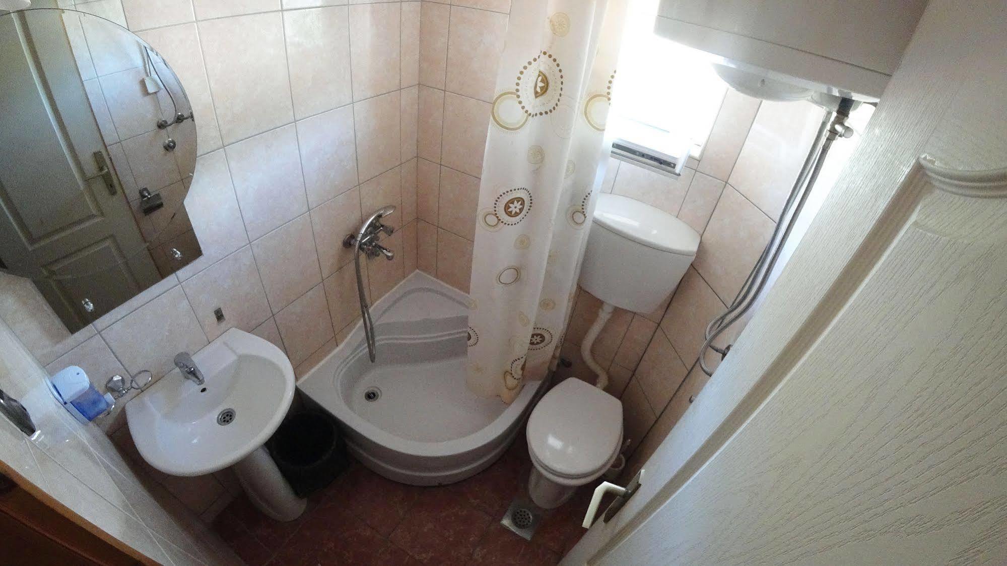 Guesthouse Sun Hostel Budva Bagian luar foto
