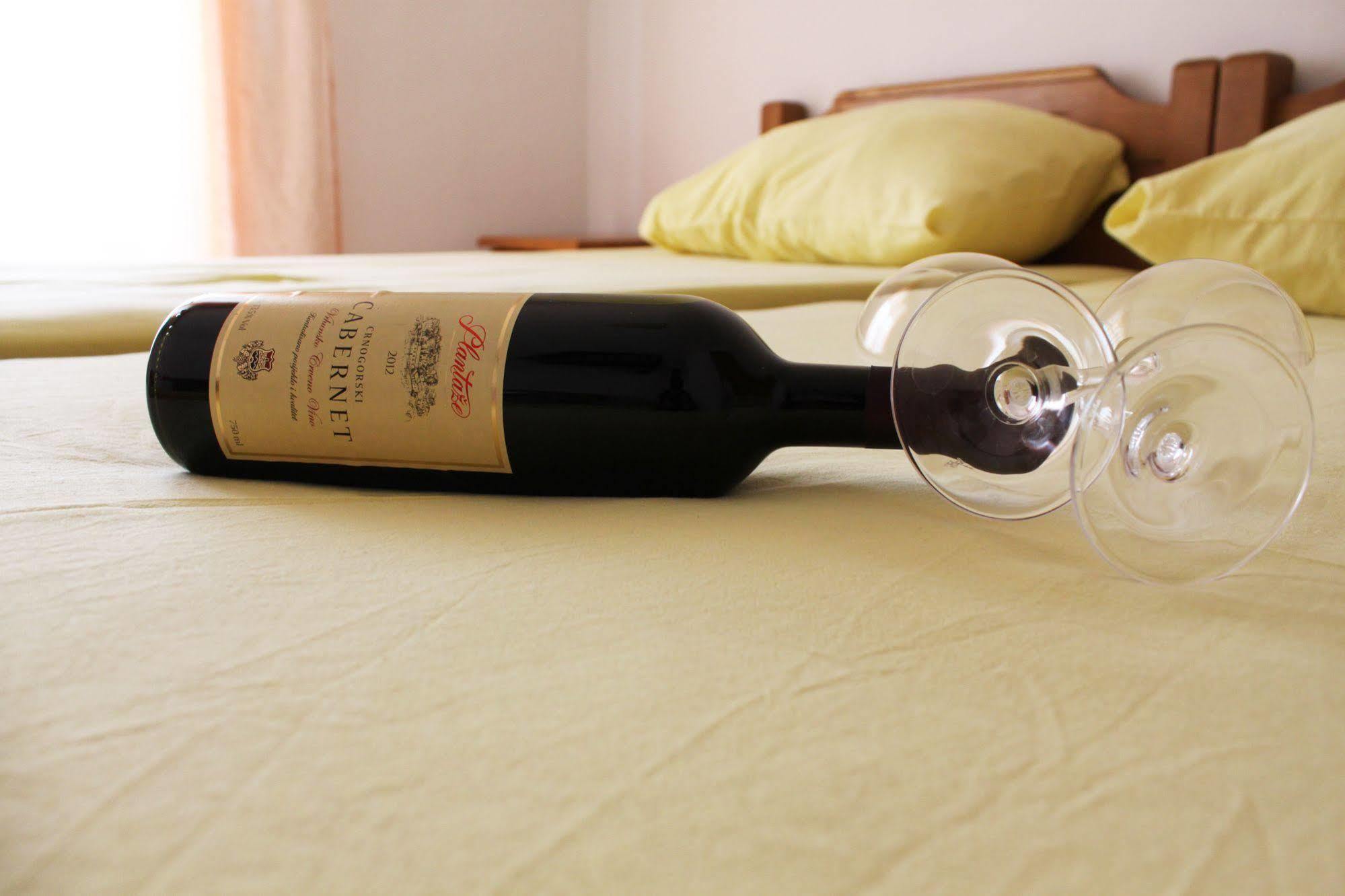 Guesthouse Sun Hostel Budva Bagian luar foto