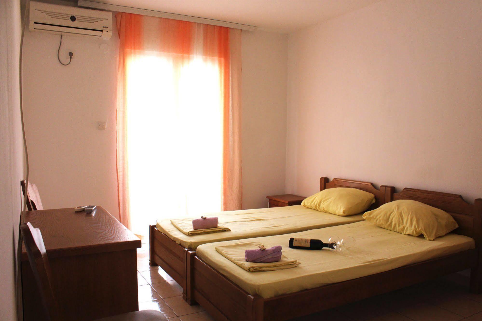 Guesthouse Sun Hostel Budva Bagian luar foto