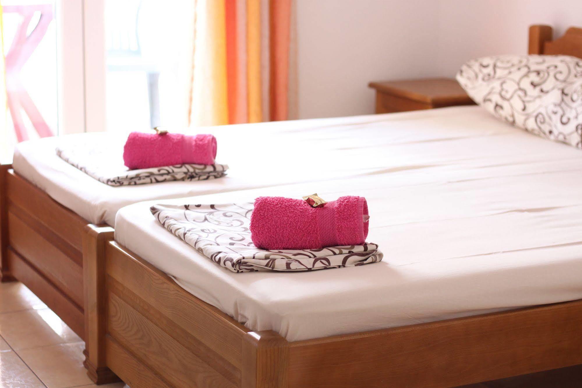 Guesthouse Sun Hostel Budva Bagian luar foto