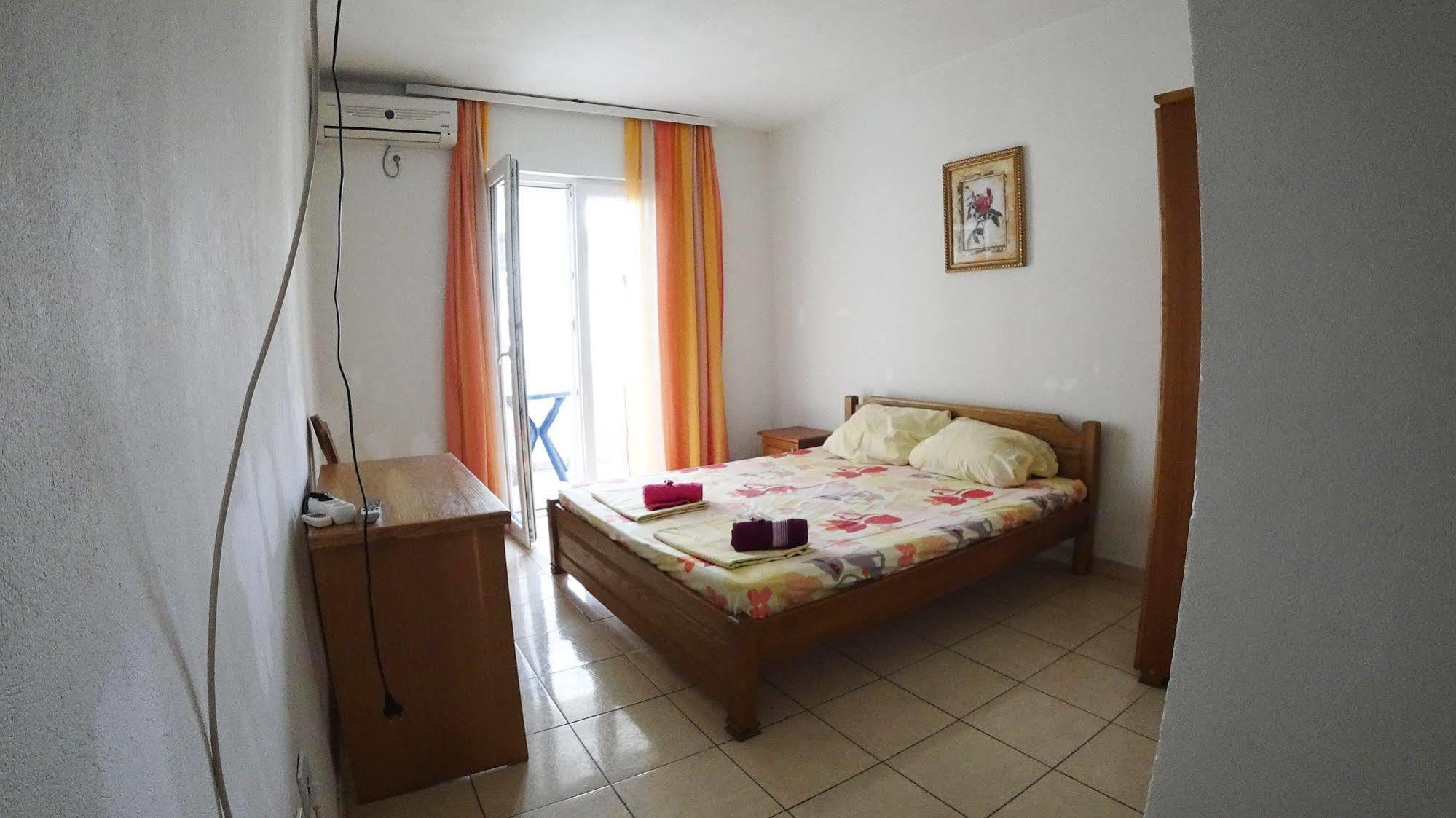 Guesthouse Sun Hostel Budva Bagian luar foto