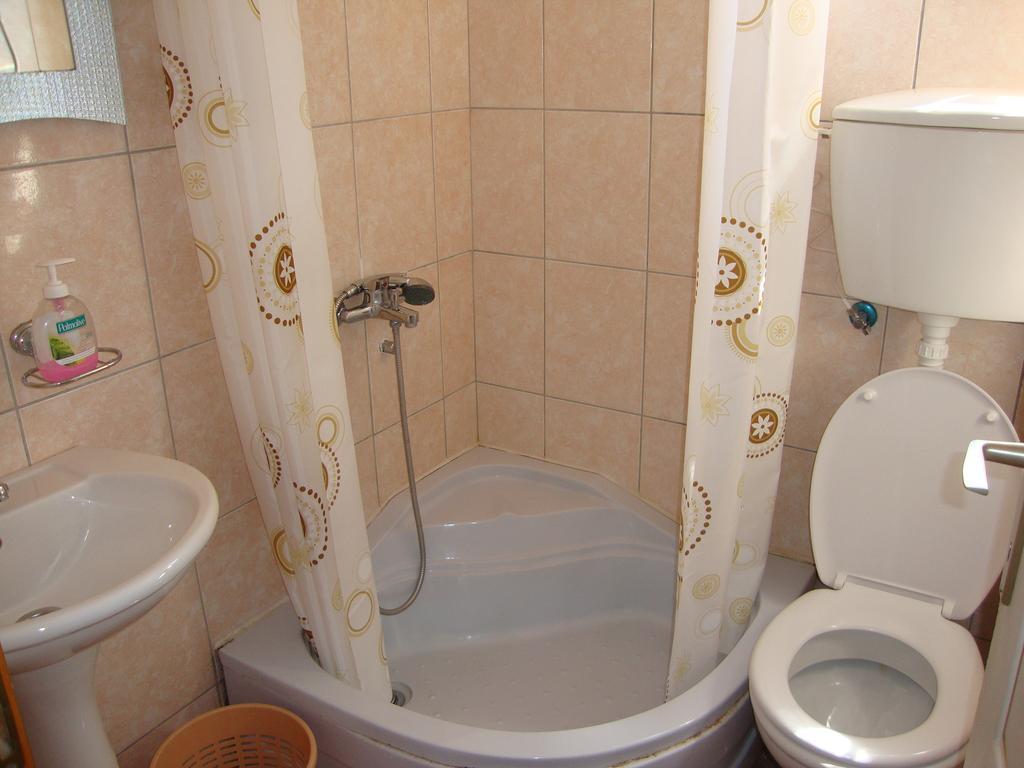 Guesthouse Sun Hostel Budva Bagian luar foto