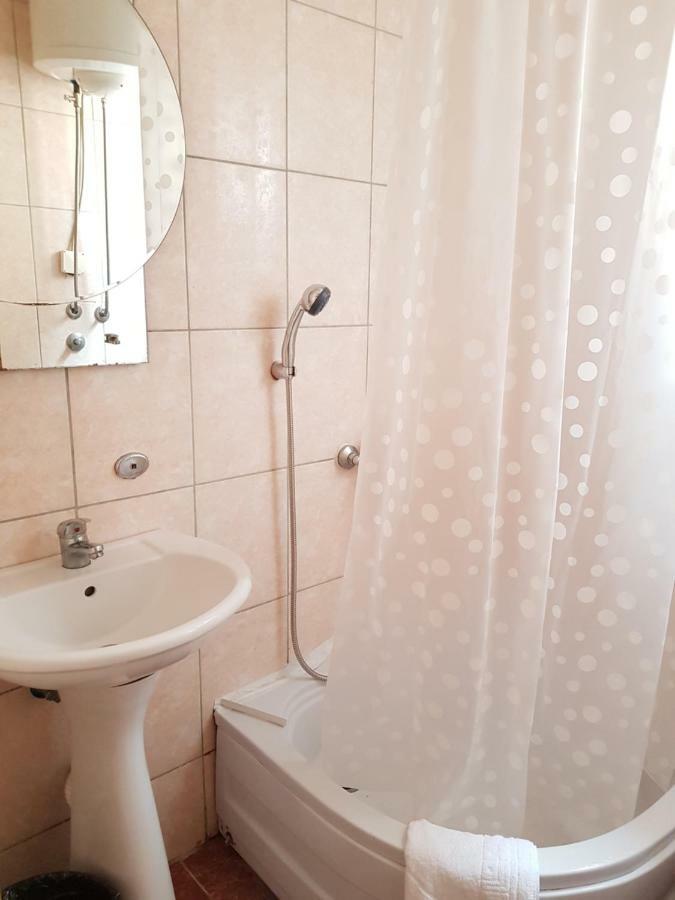 Guesthouse Sun Hostel Budva Bagian luar foto